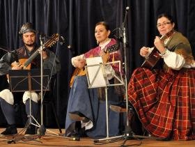 musicos-escenario