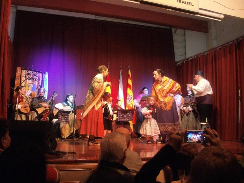 103_anios_grupo-folklorico-bailando-nenes2