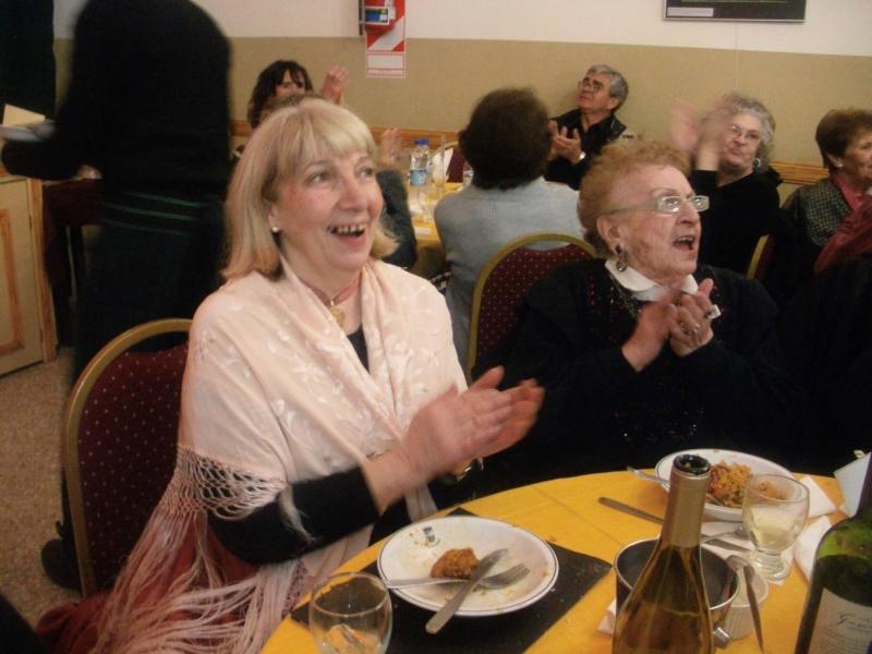 103_anios_mesa-aplausos