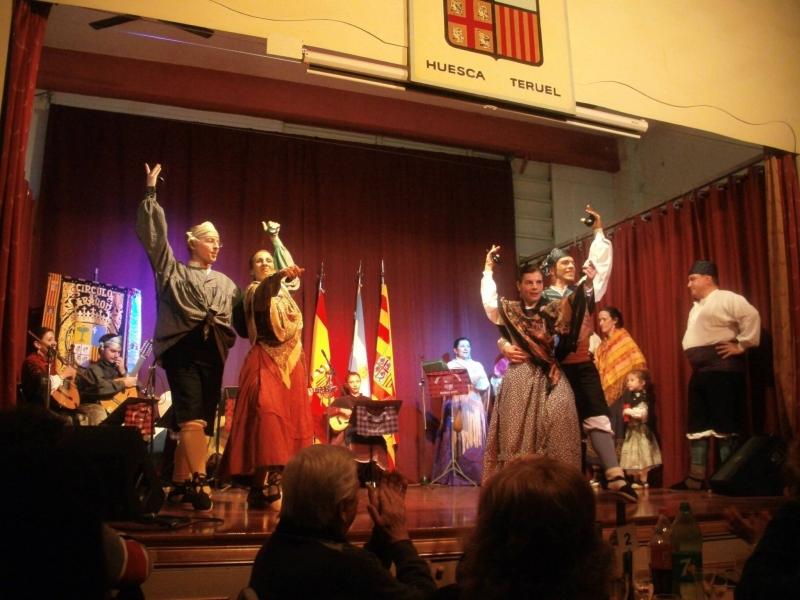 103_anios_grupo-folklorico-bailando2