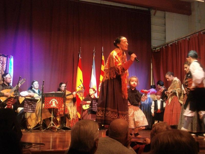 103_anios_mujer-cantando2