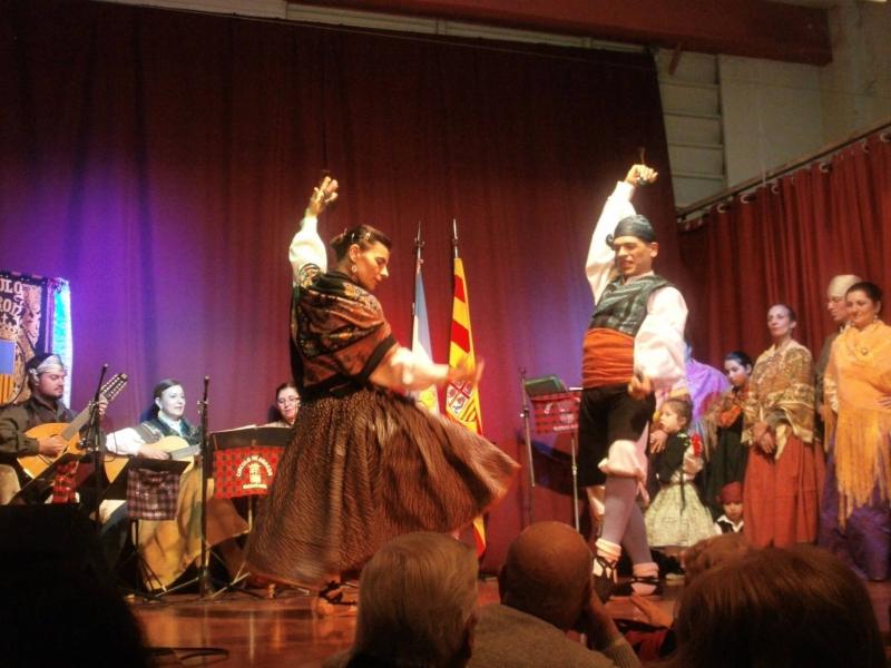 103_anios_grupo-folklorico-bailando-1pareja