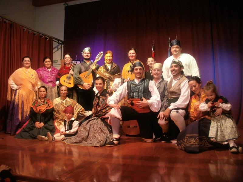 103_anios_grupo-folklorico-escenario
