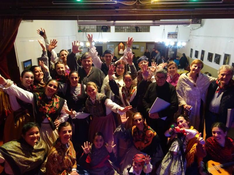 XV-Encuentro-Casas-de-Aragon-Argentina-Grupo-folklorico-selfie2